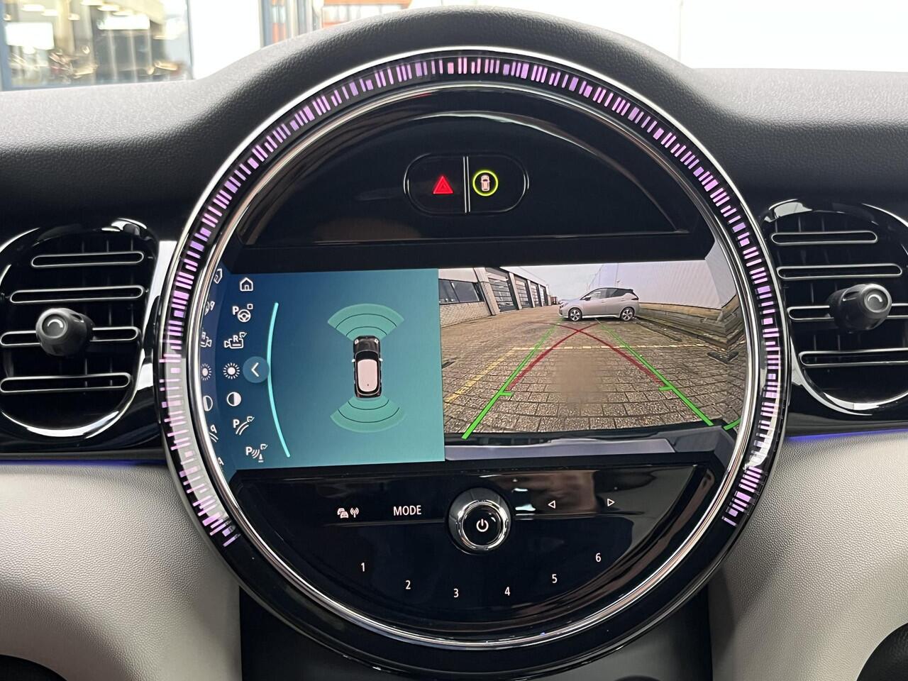 Mini COOPER 1.5 Classic | NL Auto/1e Eig./Voll.Historie/Leder/Panodak/Navi/17"/Apple CarPlay-Android Auto