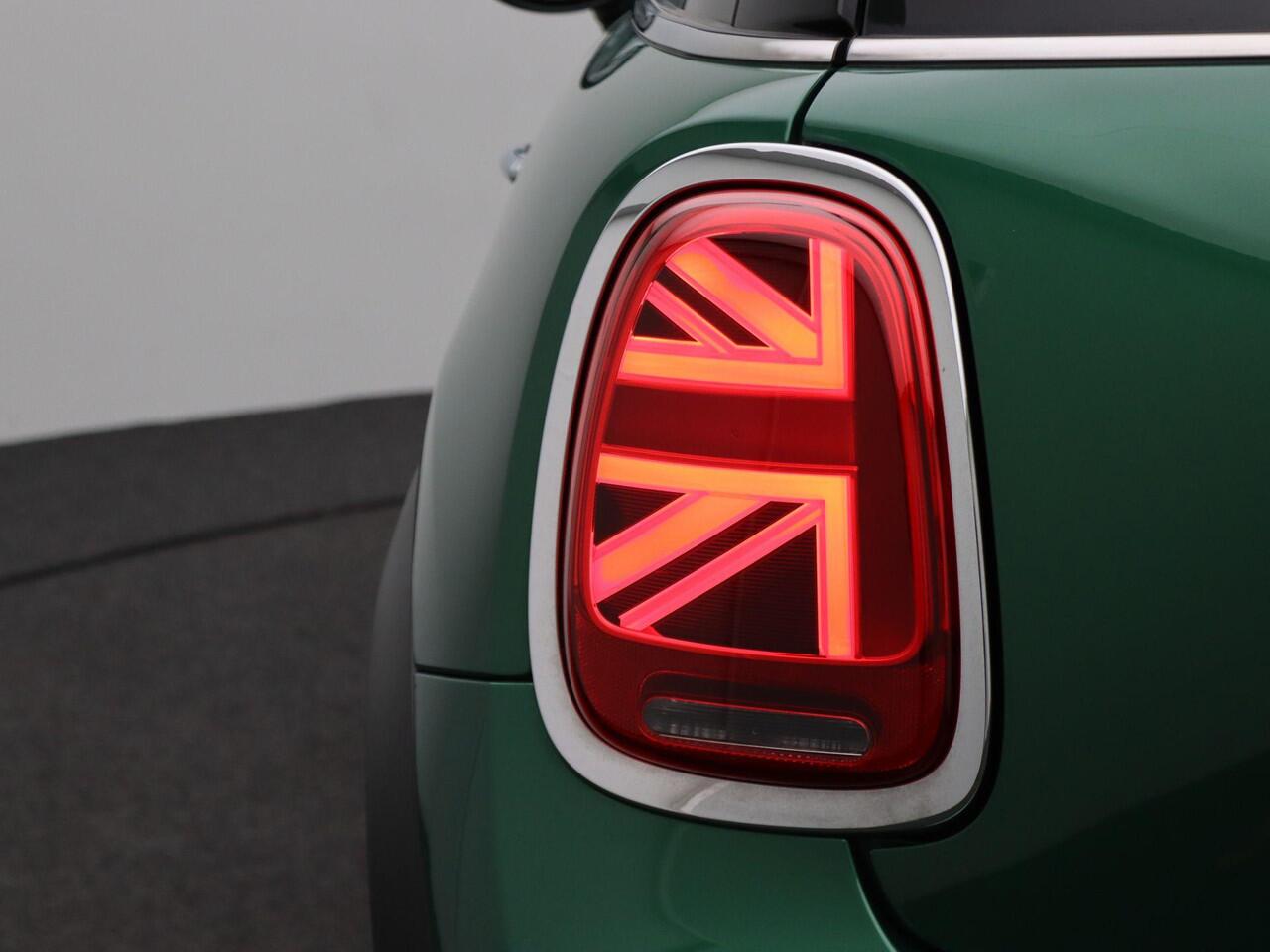 Mini COOPER 3-deurs Classic + Sportstoelen + PDC + LED + 16''