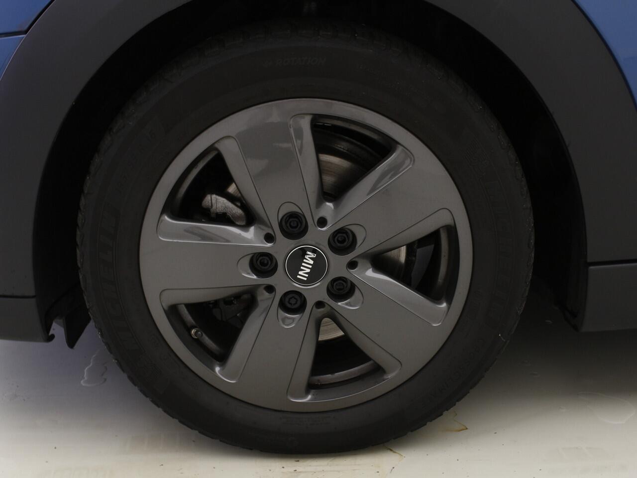 Mini COOPER 5-deurs 1.5 Classic | Navigatie | LED | PDC | Apple CarPlay | Automaat