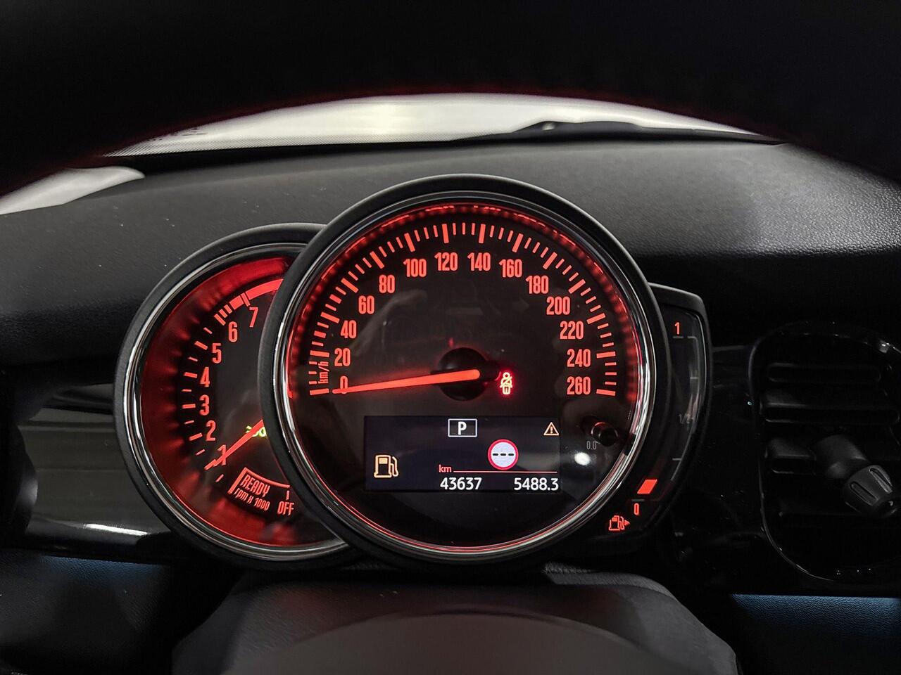 Mini COOPER 5-deurs | Apple Carplay | Parkeersensor | Cruise Control