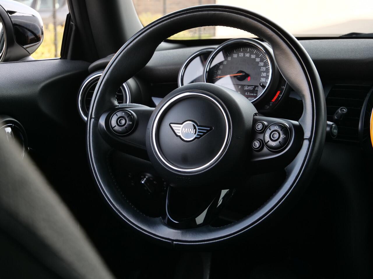 Mini COOPER Mini 1.5 136 Pk Automaat Apple Carplay / Navigatie / PDC / Stoelverwarming