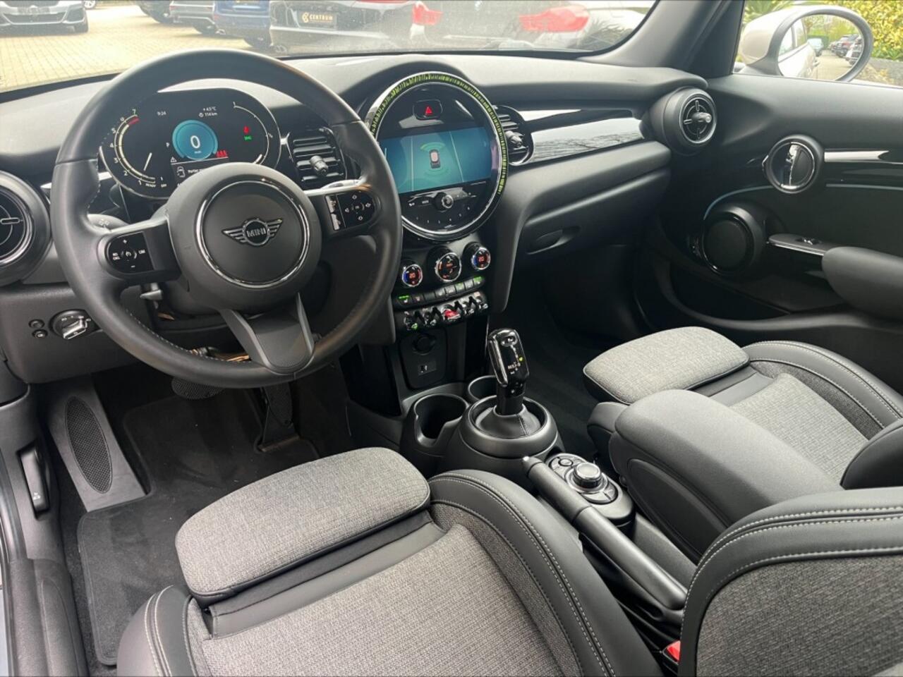 Mini COOPER ONE 5-DRS Automaat Roof top Grey