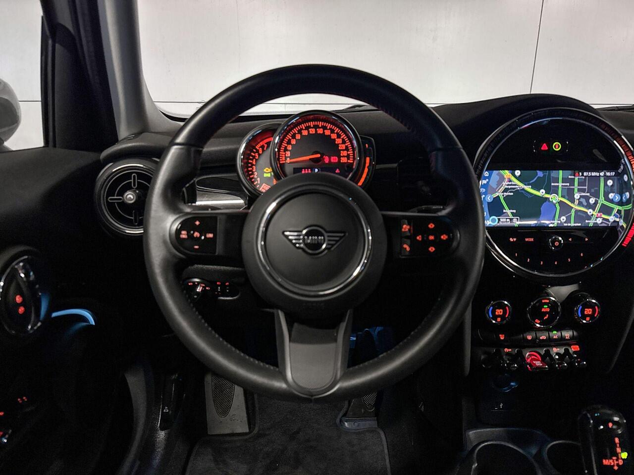 Mini COOPER 5-deurs 1.5 Classic