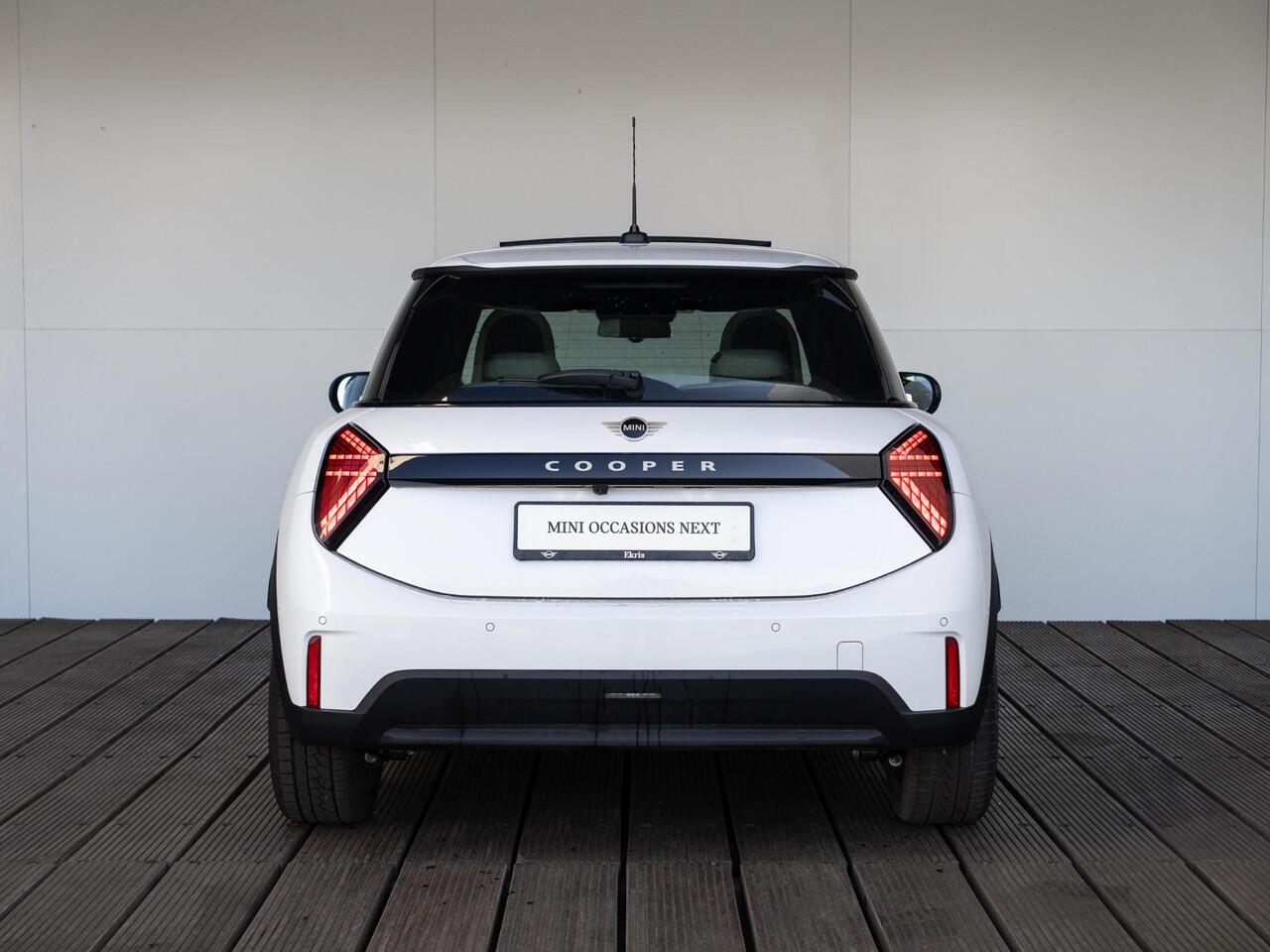 Mini COOPER 3-deurs C Favoured Trim + L Pakket