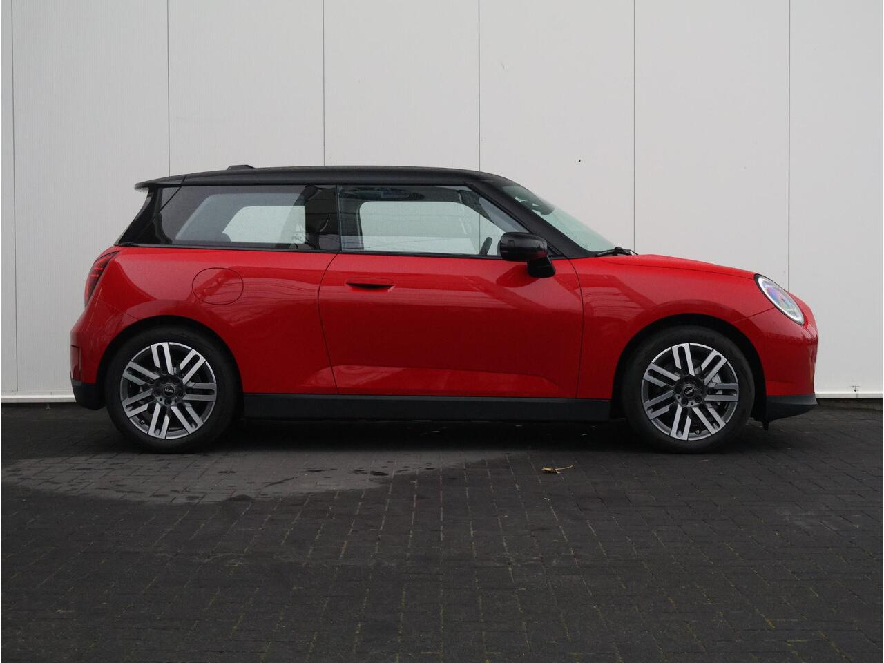 Mini COOPER Mini E Classic S 40.7 kWh Comfort Access/ Head-Up/ Driving Assistant/ 17 inch Parallel Spoke 2-tone/ Stoelverwarming