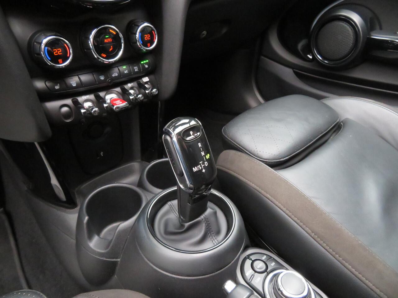 Mini COOPER Mini Cabrio 1.5 Automaat Classic Trim 1e Eigenaar Airco Cr-Control CarPlay