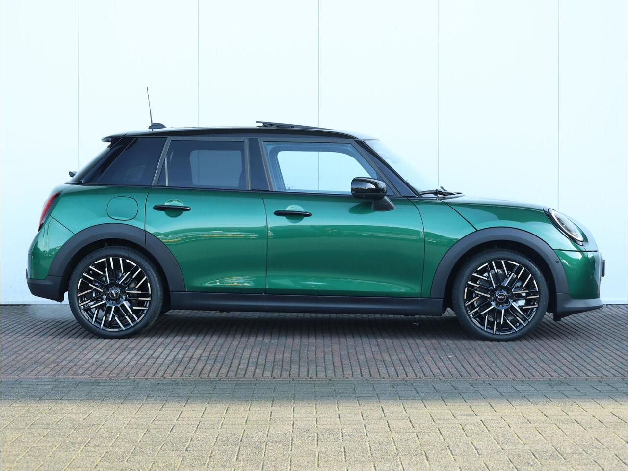 Mini COOPER Mini 1.5 C Favoured L Panoramadak/ Harman-Kardon/ Head-Up/ Comfort Access/ Stuurwielverwarming/ Stoelverwarming/ Getint Glas