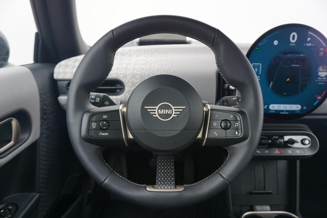 Mini COOPER 3-Deurs C Favoured / Panorama Dak / Stoel en Stuurverwarming