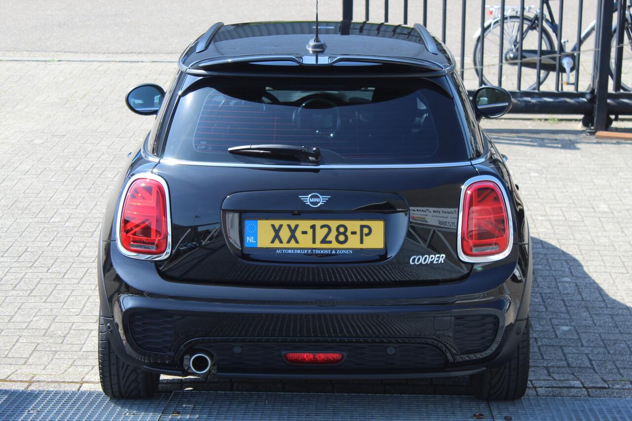 Mini COOPER Mini 1.5 JCW pakket/AUTOMAAT/Navigatie/Achteruitrijcamera/Parkeersensoren/Bluetooth/Keyless/Cruise control/Climate control/Apple carplay/17'' Lichtmetalen velgen/LED koplampen/Multifunctioneel stuurwiel/Spraakbediening/Elektrisch inklapbare spiegels/Ele