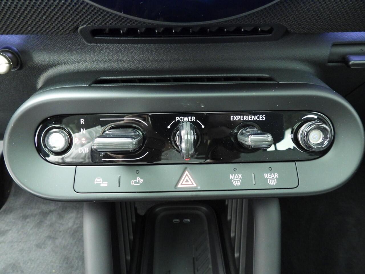 Mini COOPER 3-deurs E Classic Trim / Package L /Panoramadak / Getint glas / Harman-kardon / Park assist / Alu wielen 17 inch