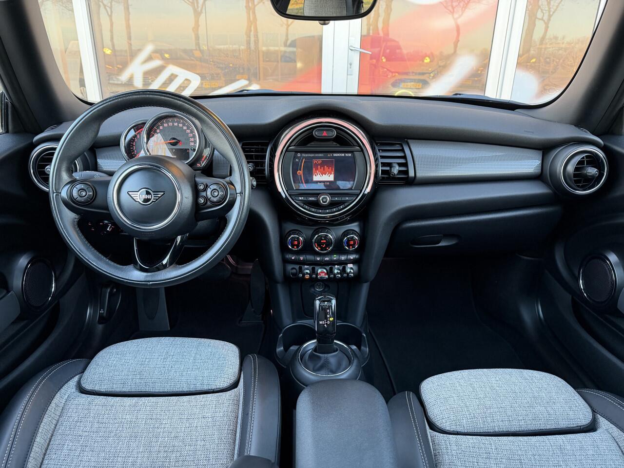 Mini COOPER Mini 1.5 Chili Automaat / Carplay / Panoramadak / Navi / 17" LM / PDC v+a