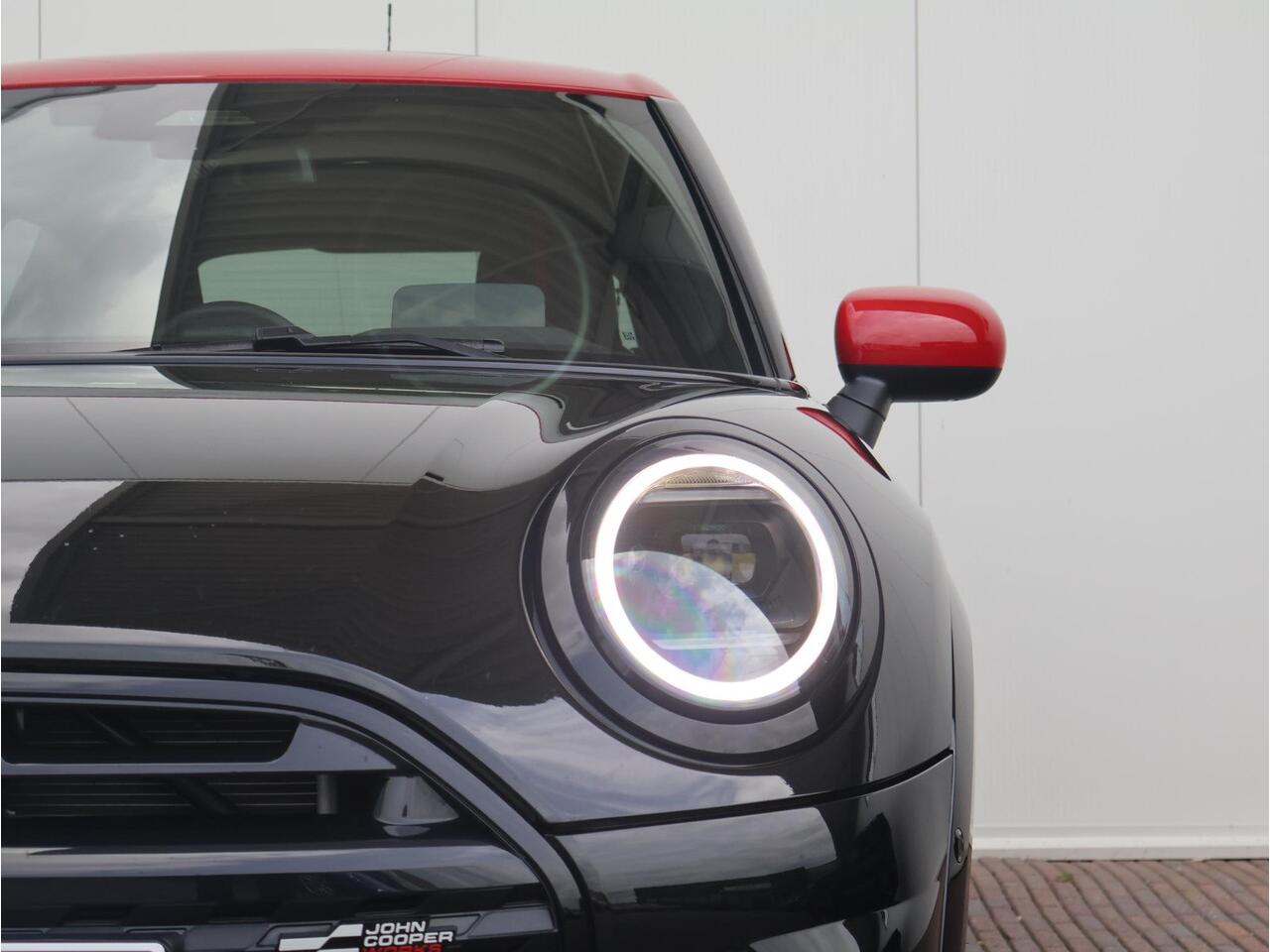 Mini COOPER Mini 1.5 C John Cooper Works M Panoramadak/ Stoelverwarming/ Stuurwielverwarming/ Comfort Access/ Head-Up
