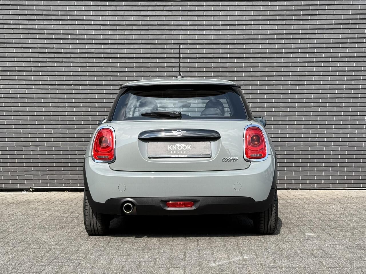 Mini COOPER Hatchback 3 deurs / Airconditioning / Elektrisch Pakket / DAB / 15 Inch / Chrome Line