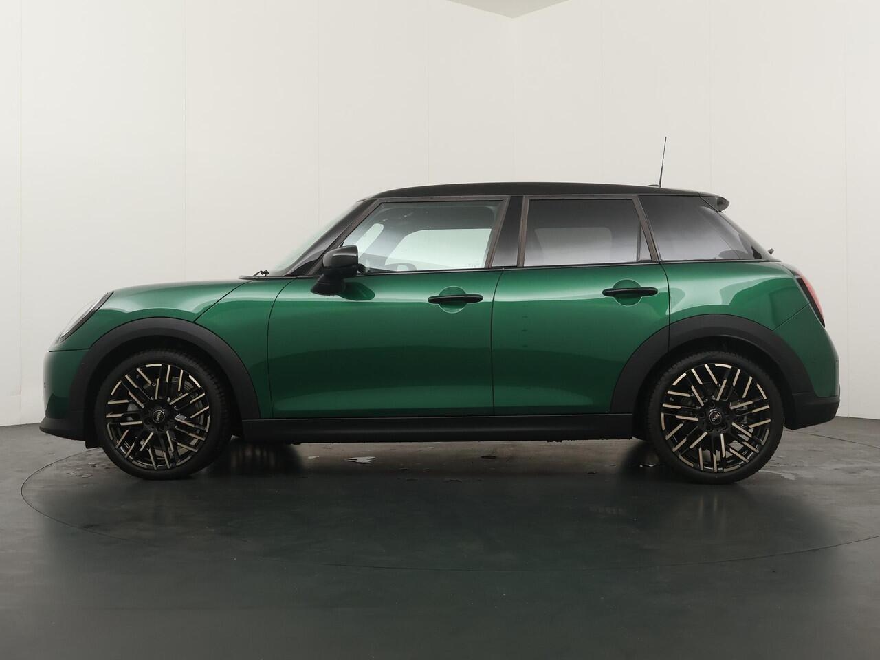 Mini COOPER 5-deurs C Favoured L |Elektrisch Panoramadak|Harman Kardon audio|360-graden camera