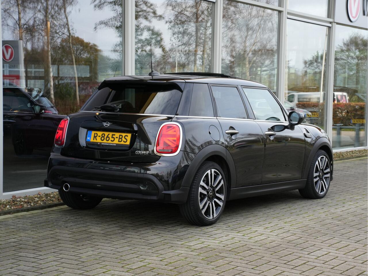 Mini COOPER Mini 1.5 Automaat Business Edition | Navigatie | Pano | LED | Leer | Climate Control