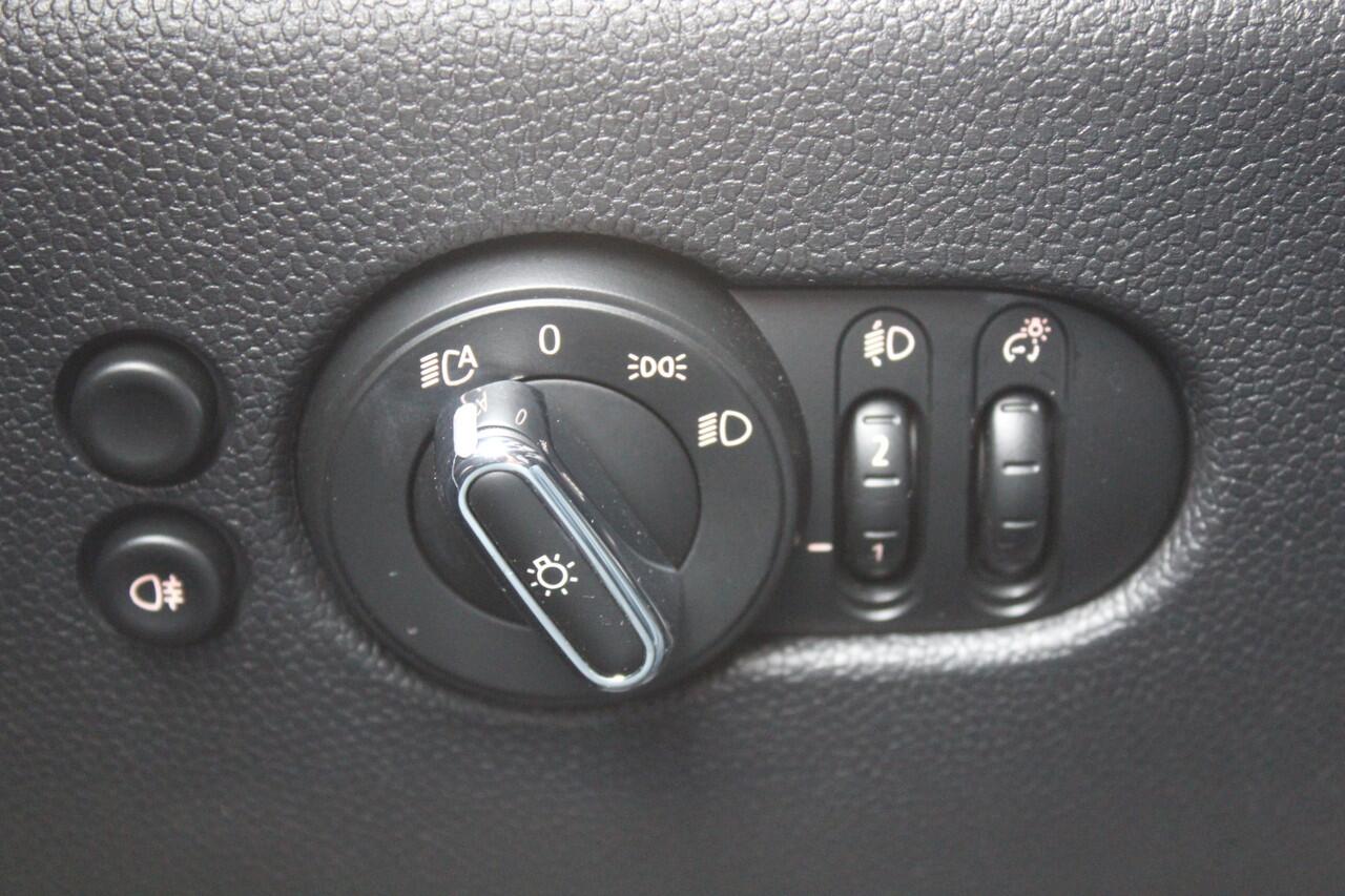 Mini COOPER Mini 1.5 Camden Go Edition Stoelverwarming l Apple carplay/ Android auto l Cruise control l Sfeerverlichting VDL auto