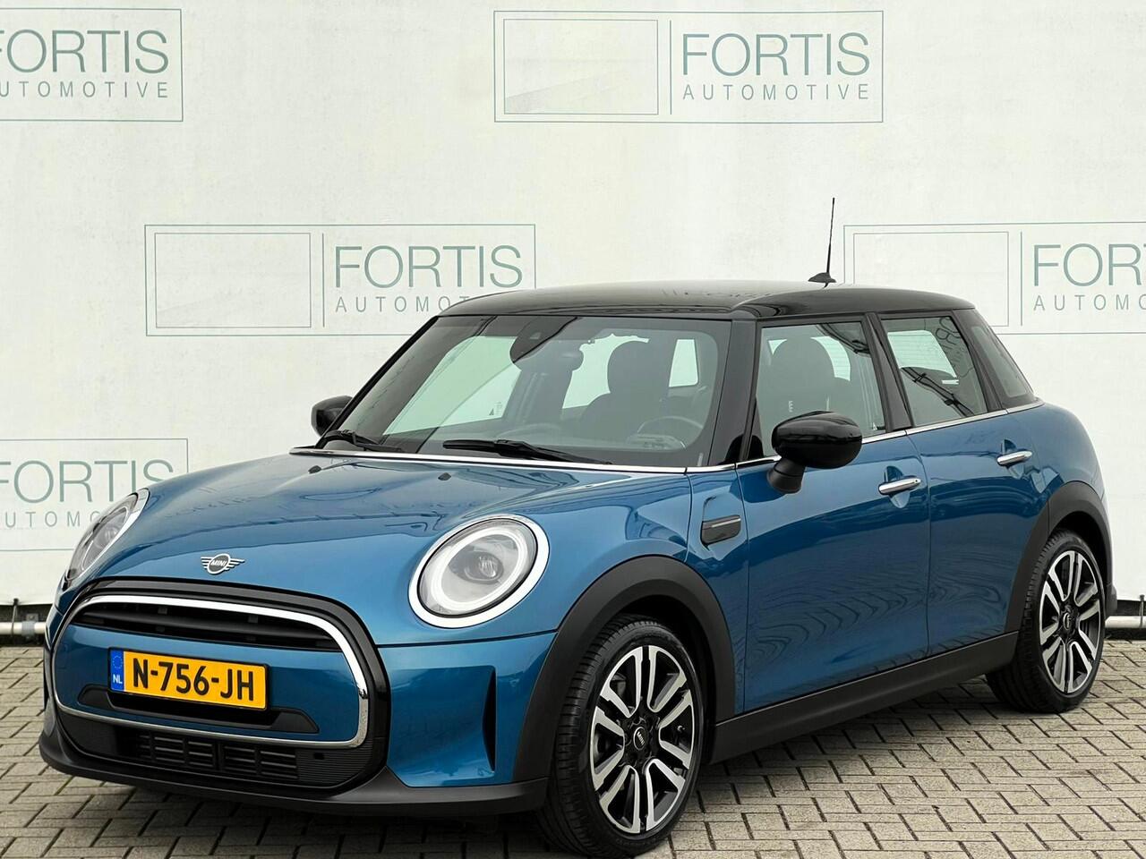 Mini COOPER Mini 1.5 Business Edition NL AUTO | LEDER | CAMERA | DEALER ONDERH | CARPLAY |
