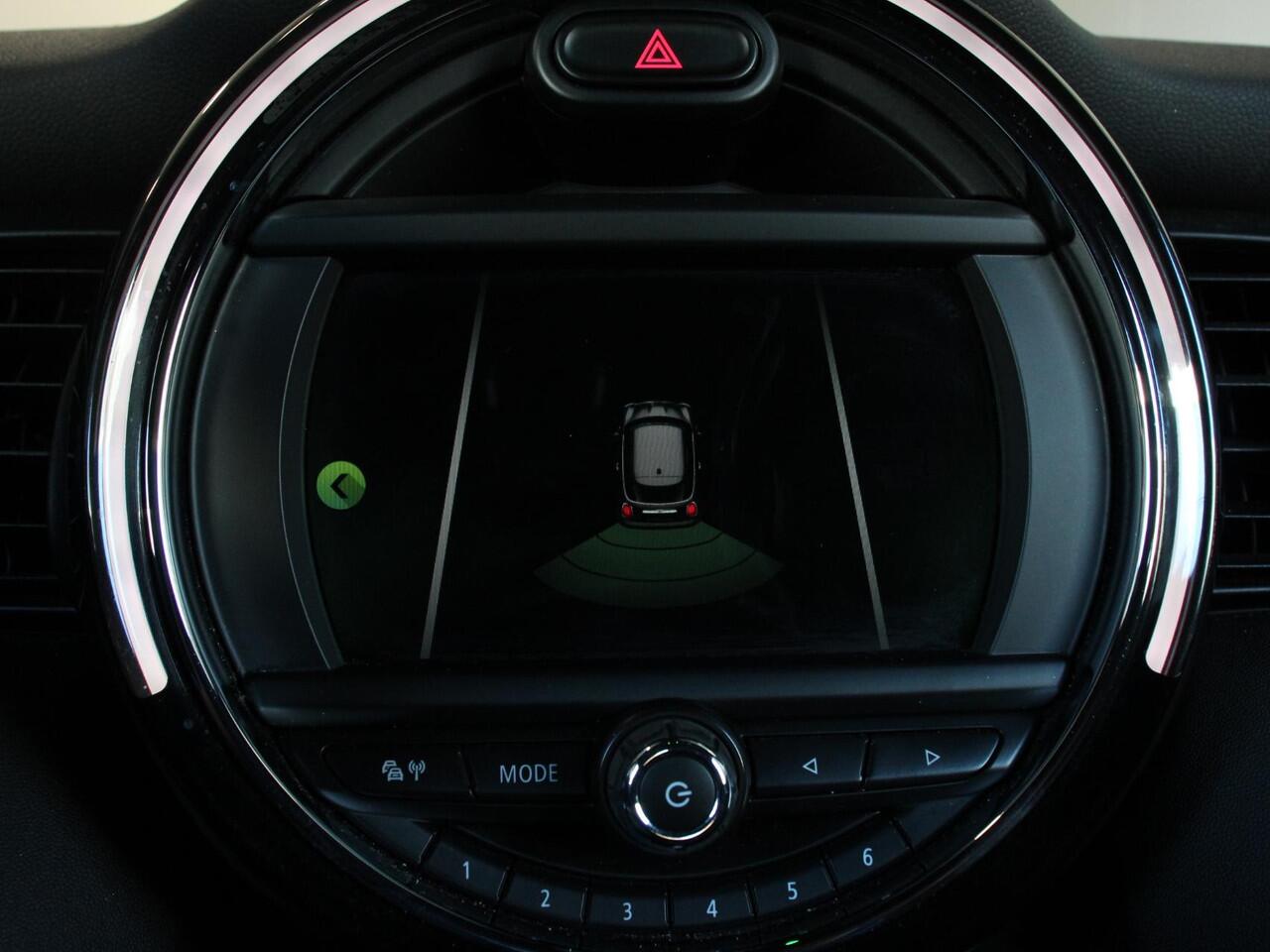 Mini COOPER Mini 1.5 136pk Chili | Climate control | Cruise control | Lichtmetalen velgen 17" | Stoelverwarming | Led