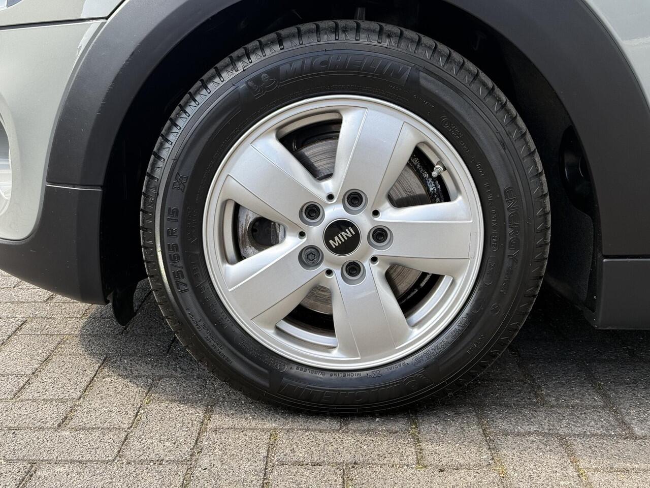 Mini COOPER Hatchback 3 deurs / Airconditioning / Elektrisch Pakket / DAB / 15 Inch / Chrome Line