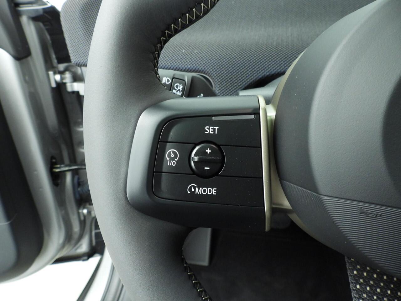 Mini COOPER 3-deurs E Classic Trim / Pakket L / Harman-Kardon / Panoramadak / Getint glas / Park assist / Head-up / Alu wielen 18 inch