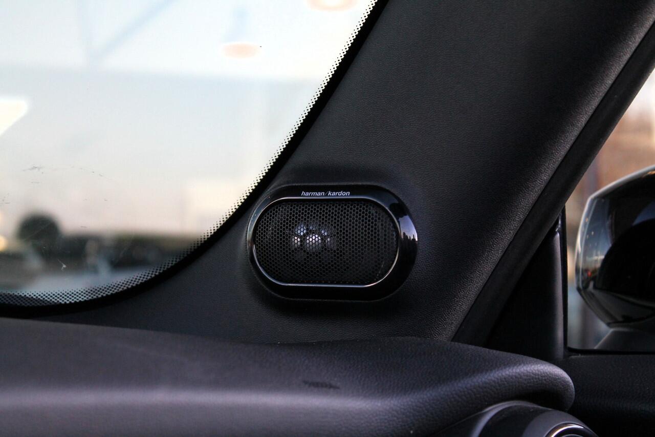 Mini COOPER Cabrio Classic Automaat / Sportstoelen / Stoelverwarming / LED / Cruise Control / Harman Kardon / Achteruitrijcamera / Comfort Access