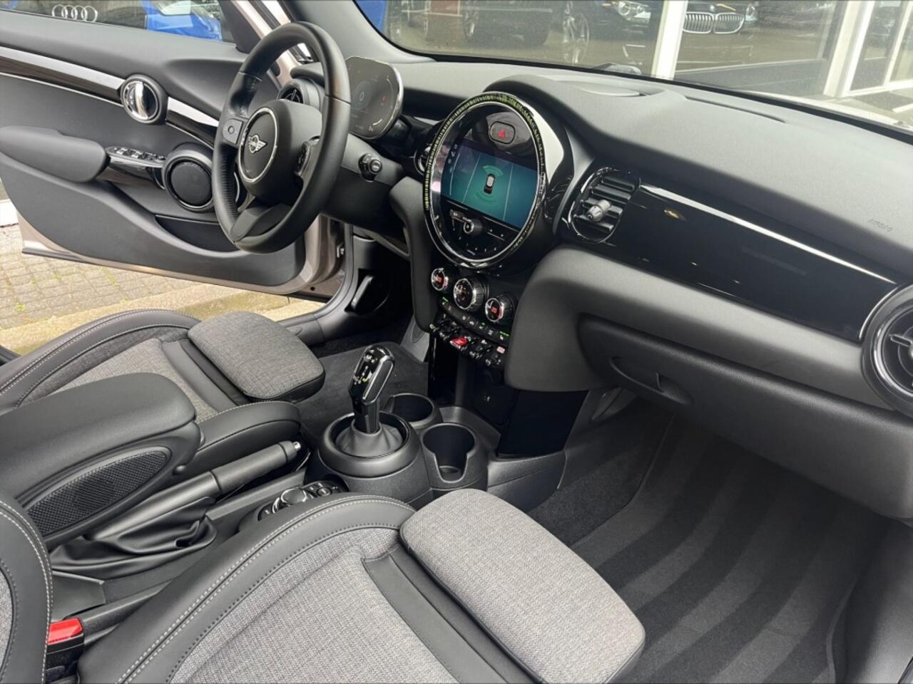 Mini COOPER ONE 5-DRS Automaat Roof top Grey