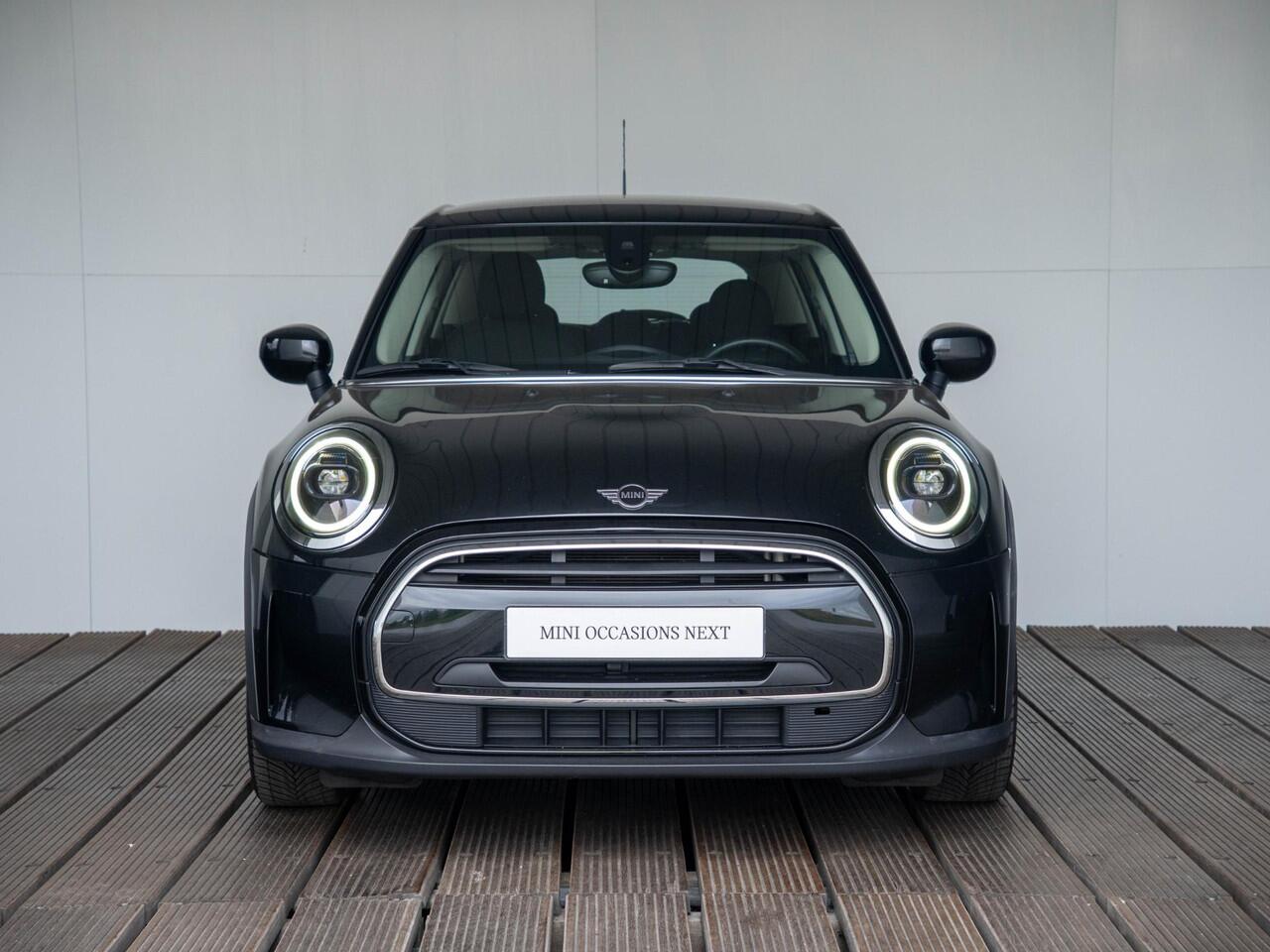 Mini COOPER 5-Deurs Aut. Classic Navi Premium pakket + 16" LM Revolite Spoke + Ambiance verlichting + Parkeersensoren + Climate Control