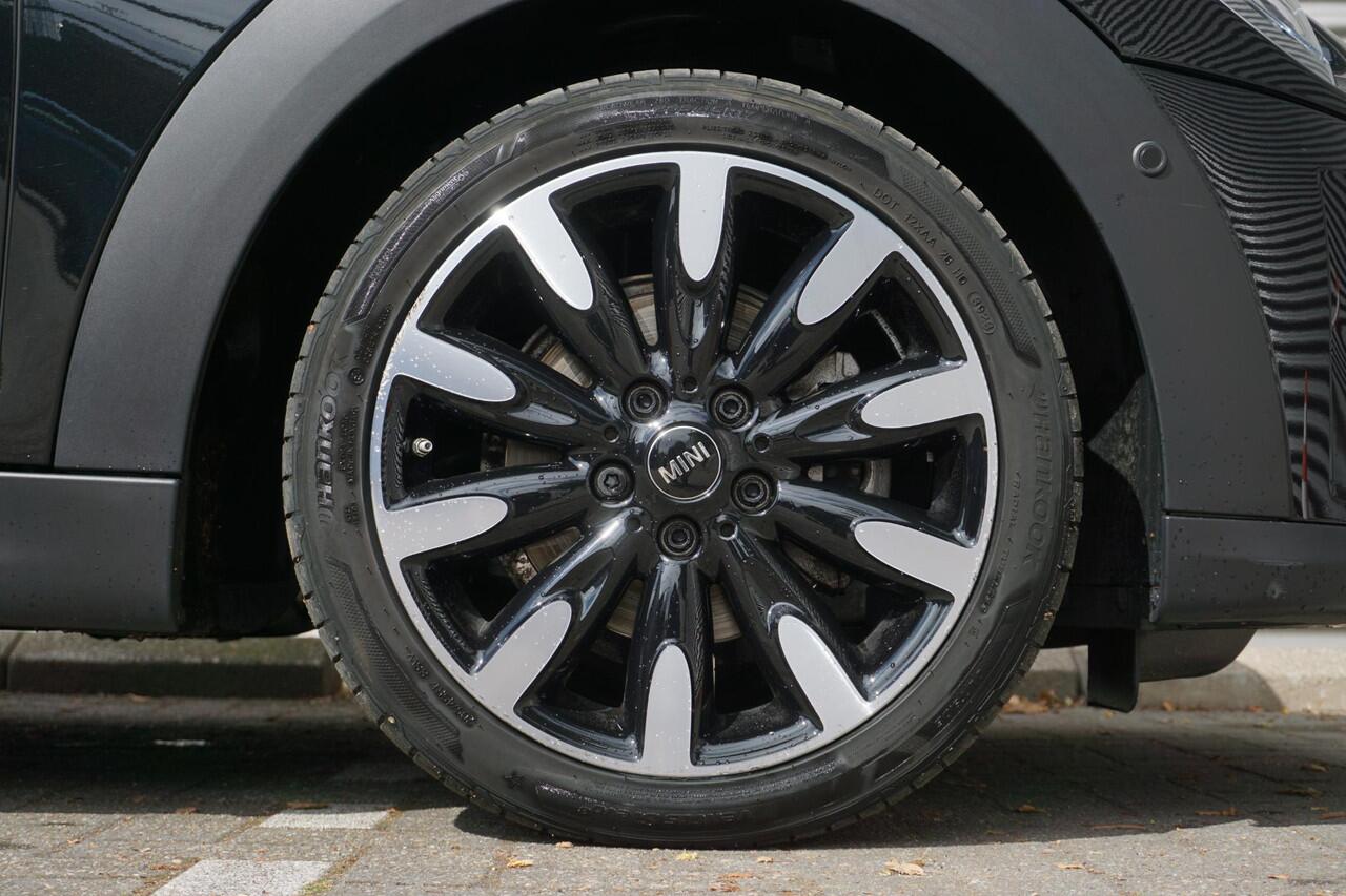 Mini COOPER 5-deurs C MINI Yours Uitvoering | 17" LM Roulette Spoke two-tone | Glazen panoramadak | Achteruitrijcamera | Driving Assistant