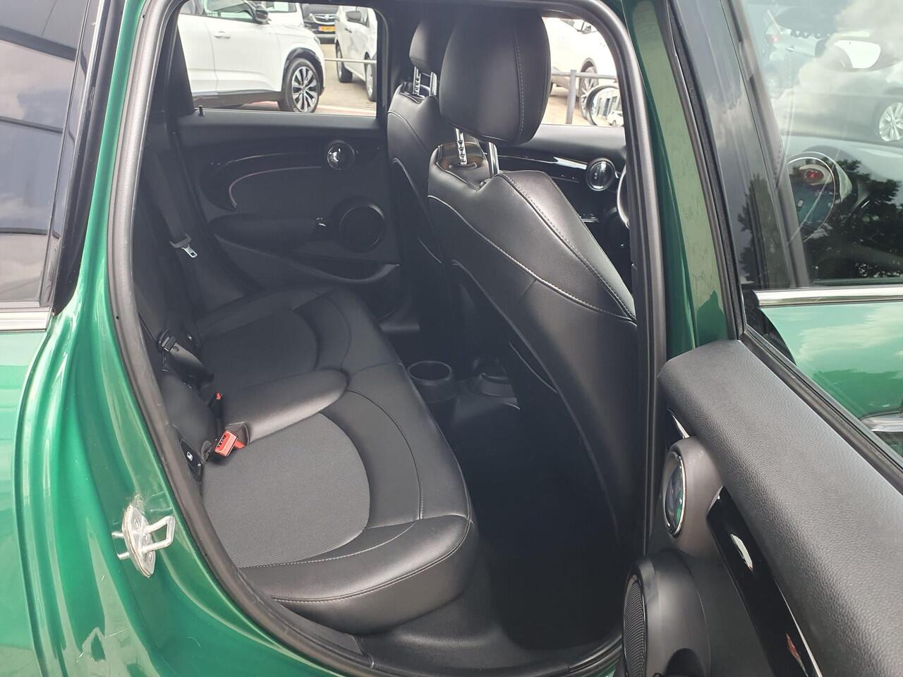 Mini COOPER 1.5 Business Edition *Automaat & Navigatie*