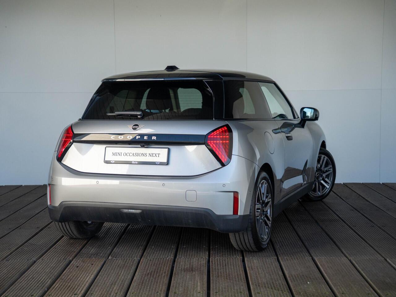 Mini COOPER 3-deurs E Pakket L + Harman-Kardon + Panoramadak + Driving Assist