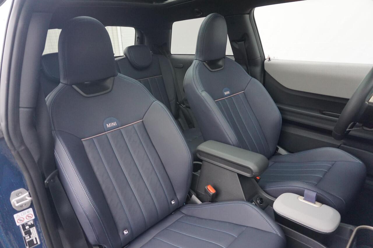 Mini COOPER 3-Deurs C / Favoured Uitvoering / Pakket M / 18'' LM Velgen