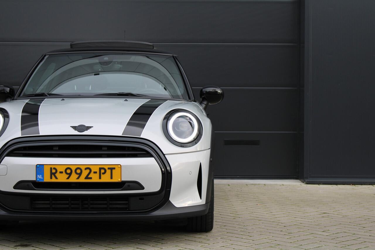 Mini COOPER Mini 1.5 Camden Plus Edition | NAP | PANO | HUD | H&K | CAMERA | CARPLAY | STOELVERW |