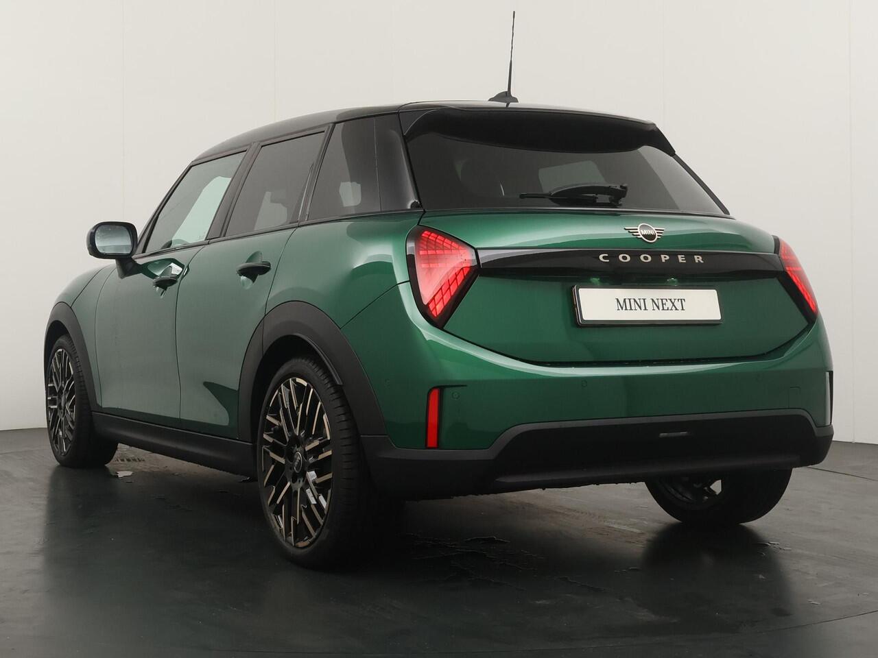 Mini COOPER 5-deurs C Favoured L |Elektrisch Panoramadak|Harman Kardon audio|360-graden camera