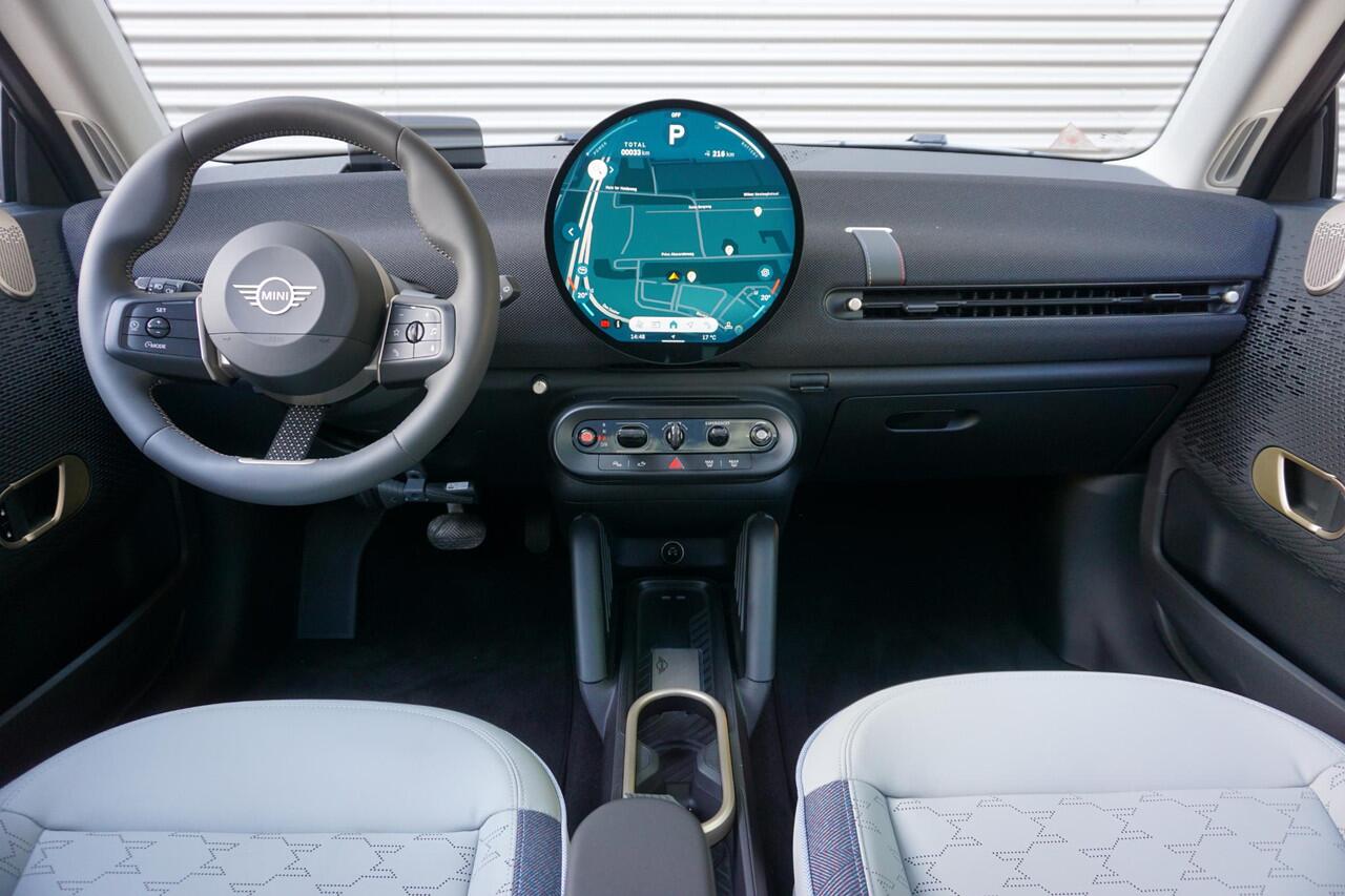 Mini COOPER 3-deurs E Classic Uitvoering | Pakket L | Glazen panoramadak | Driving Assistant | HIFI System Harman Kardon | MINI Head-Up Display