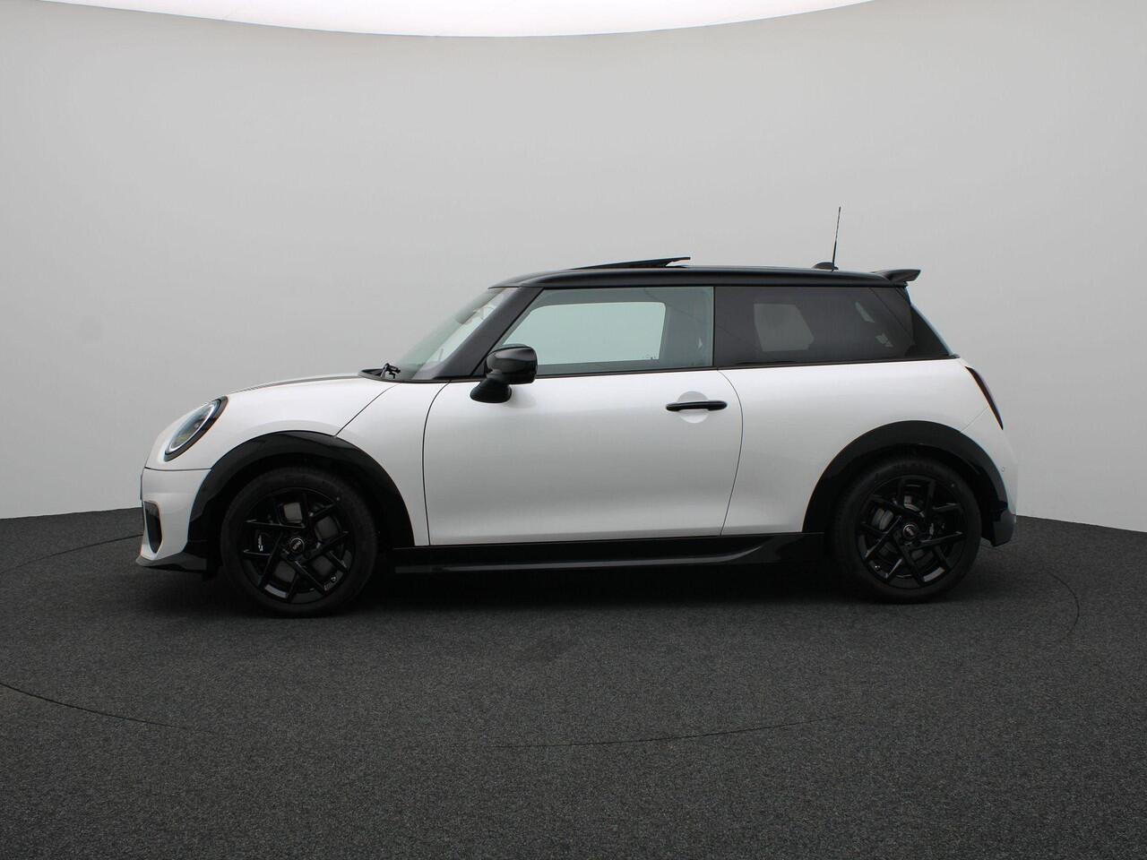 Mini COOPER 3-Deurs John Cooper Works + Pakket M + Driving Assistant + Glazen panoramadak + Parking Assistant + 17''