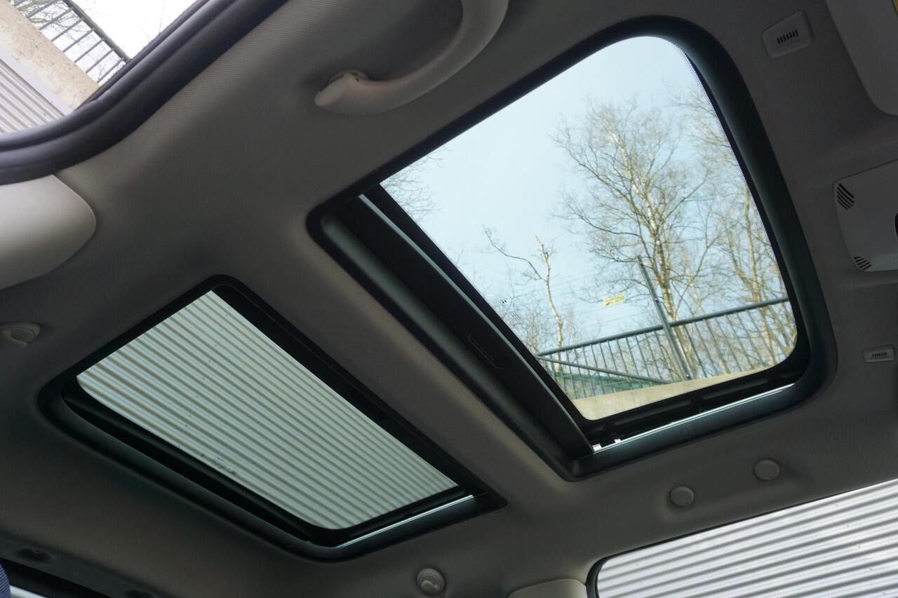 Mini COOPER 3-deurs C Classic Uitvoering | Pakket M | Glazen panoramadak | Driving Assistant | Parking Assistant | MINI Head-Up Display