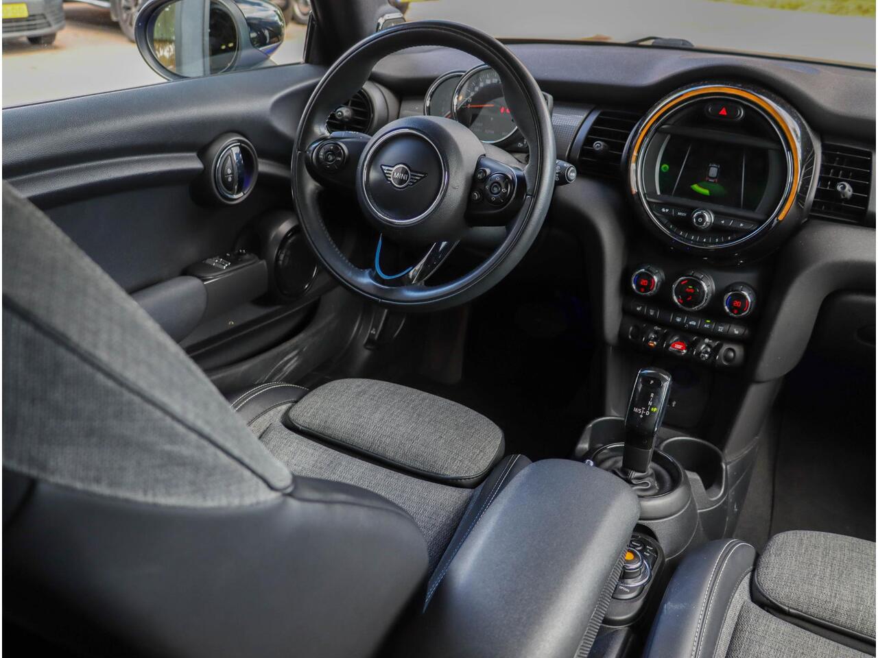 Mini COOPER Mini 1.5 Automaat Harman Kardon Navigatie LED Dealeronderhouden