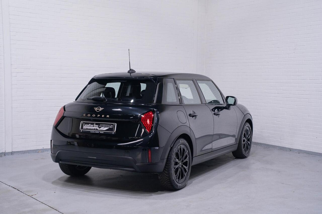 Mini COOPER Mini 1.5 C Classic XS Navi PDC v+a Cruise Camera Lederen bekleding Stoel/stuurverw. Clima Led koplampen Apple Carplay