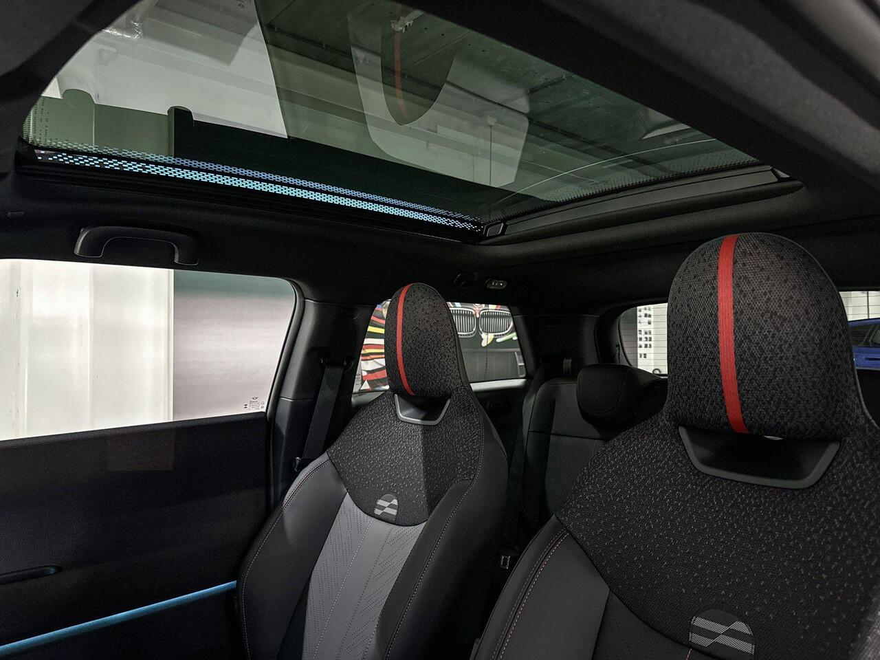 Mini COOPER E | John Cooper Works uitvoering | Pakket XL | 18" John Cooper Works Lap Spoke two-tone