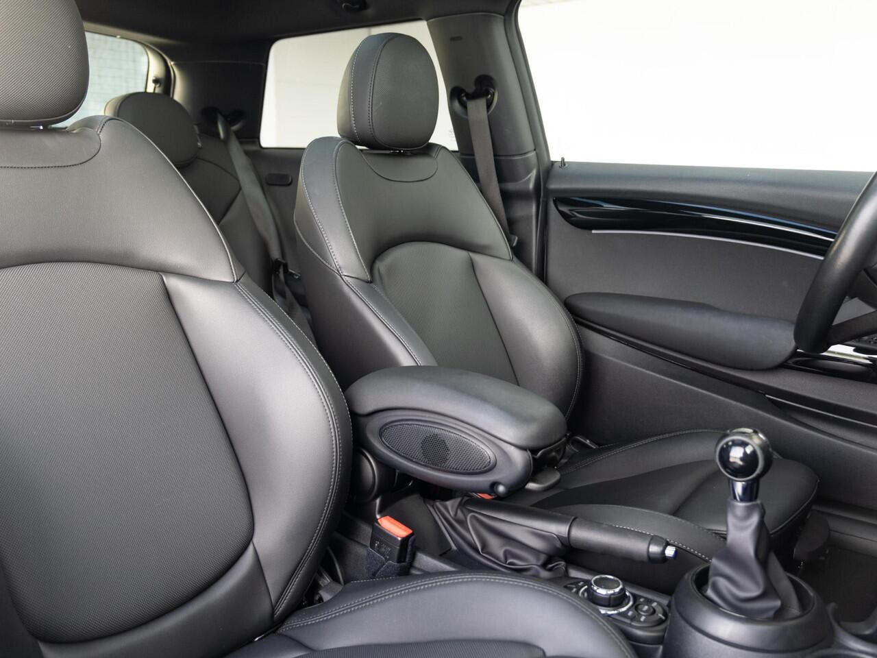 Mini COOPER 3-deurs Glazen Panoramadak + Stuur- en stoelverwarming + Achteruitrijcamera + Comfort Access