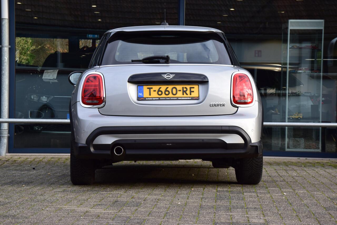 Mini COOPER Mini 1.5 136PK Camden Edition Automaat | BOVAG Garantie | Org. NL | Automatische Airco | Parkeer sensoren | All-season banden | Apple Carplay/Android Auto | LED koplampen |