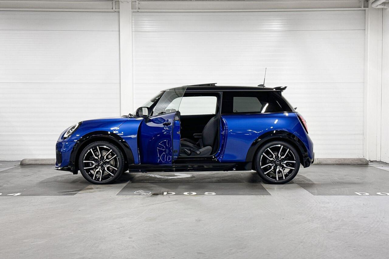 Mini COOPER C | John Cooper Works Uitvoering | Pakket M | 18" John Cooper Works Lap Spoke two-tone
