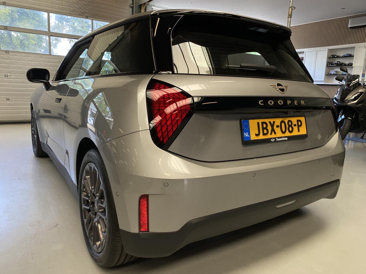 Mini COOPER Mini E Essential 40.7 kWh Nieuw, 17INCH