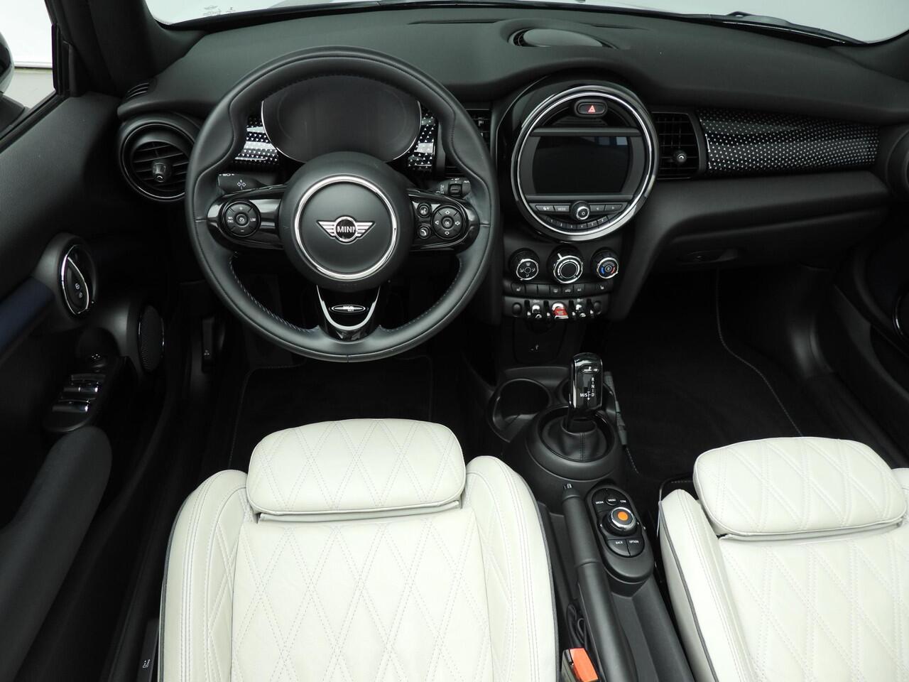 Mini COOPER Cabrio Automaat / Sportstoelen / Leder / Stoelverwarming / PDC / Cruise / Alu wielen 17 inch