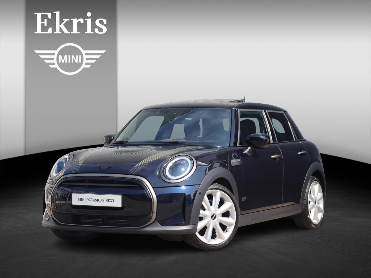 Mini COOPER 5-deurs | Resolute Edition + Panodak + Harman Kardon + Camera + Sportstoelen + Getint Glas + Apple Carplay + 18'' LMV