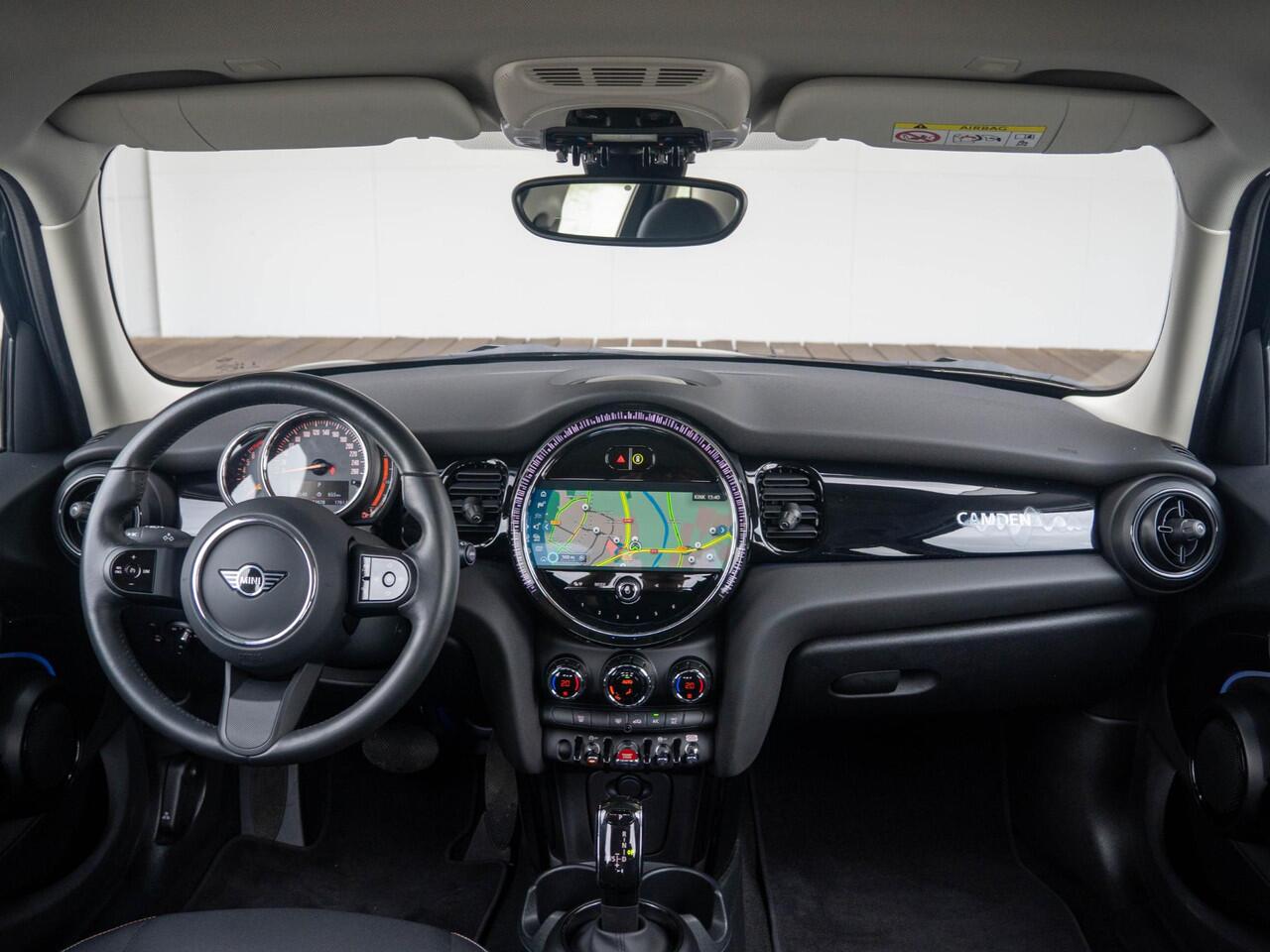 Mini COOPER 5-Deurs Aut. Classic Navi Premium pakket + 16" LM Revolite Spoke + Ambiance verlichting + Parkeersensoren + Climate Control