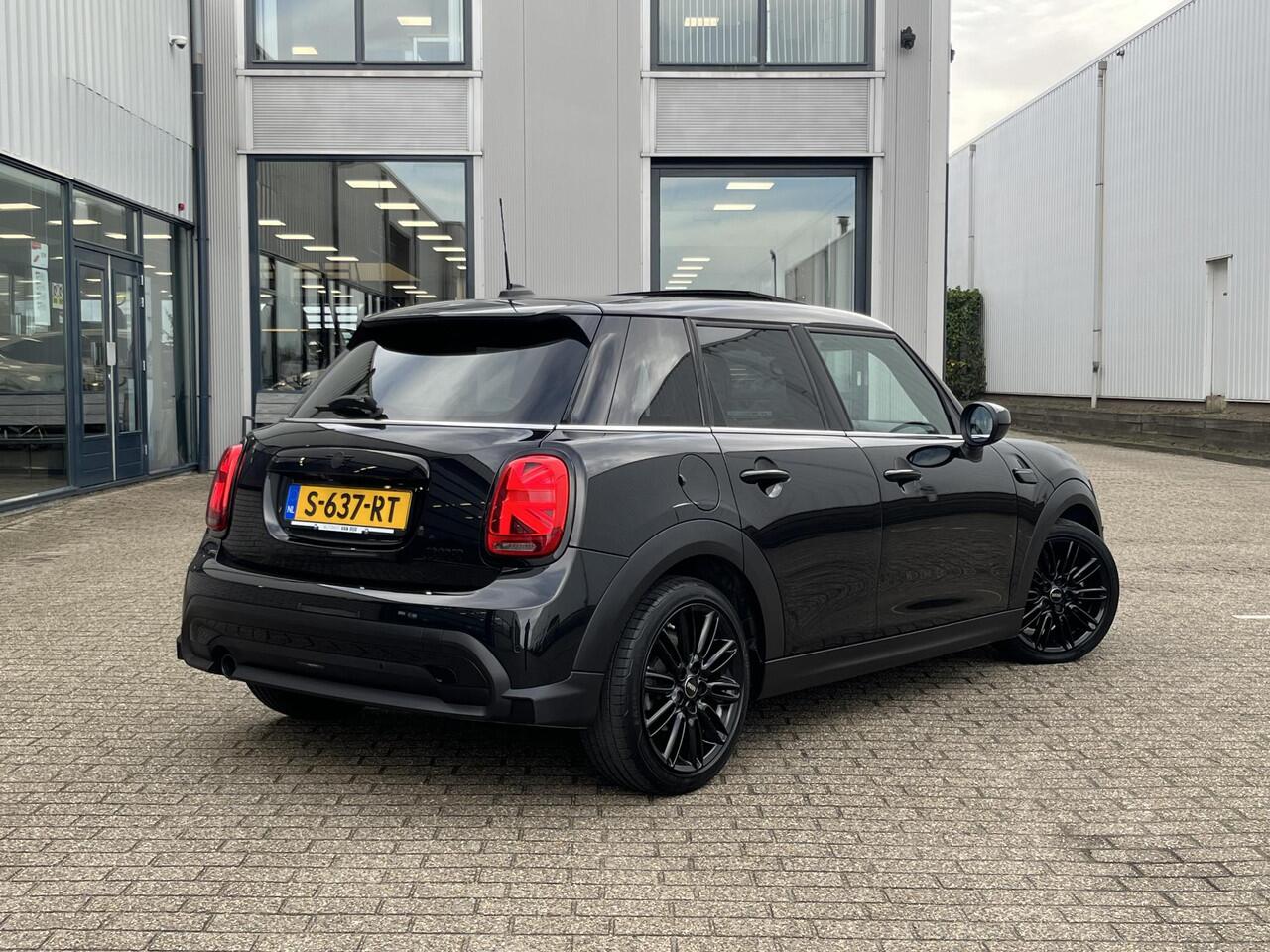Mini COOPER 1.5 Classic | NL Auto/1e Eig./Voll.Historie/Leder/Panodak/Navi/17"/Apple CarPlay-Android Auto