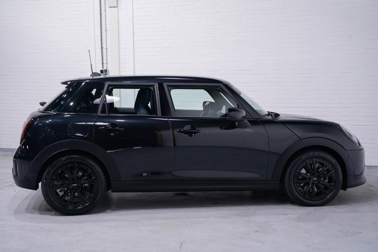 Mini COOPER Mini 1.5 C Classic XS Navi PDC v+a Cruise Camera Lederen bekleding Stoel/stuurverw. Clima Led koplampen Apple Carplay