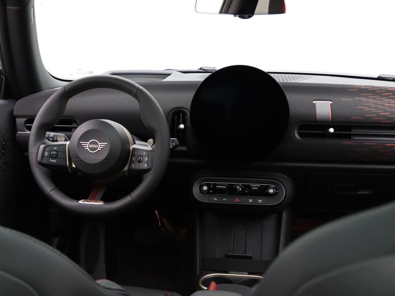 Mini COOPER 3-Deurs John Cooper Works + Pakket M + Driving Assistant + Glazen panoramadak + Parking Assistant + 17''