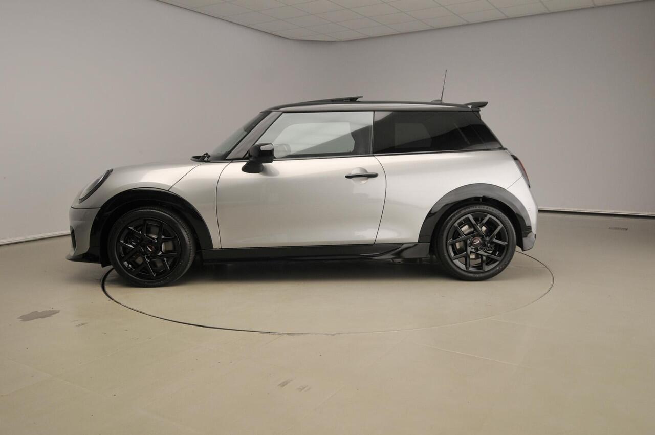 Mini COOPER 3-Deurs C C John Cooper Works Trim / Pakket M / Panoramadak / Park assist / Head-up / Alu wielen 17 inch
